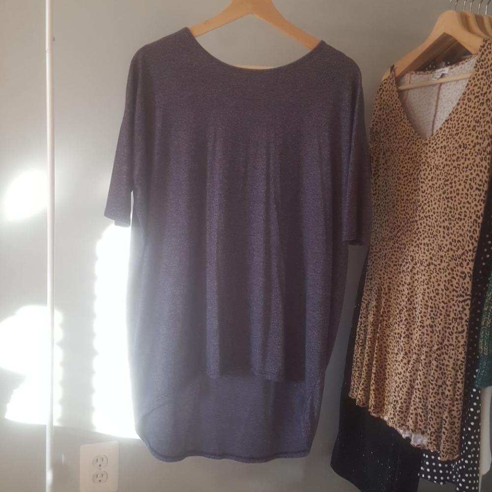 Solid Irma Lularoe tunic top in great condition